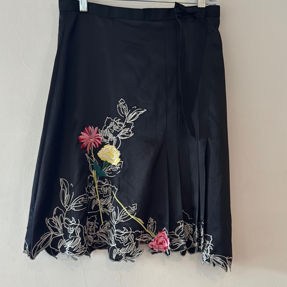 Vertigo Paris Black Pleated Skirt